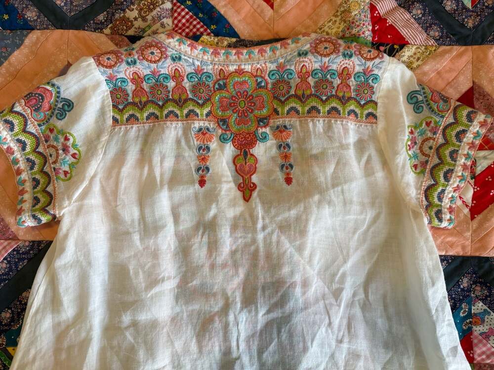 Johnny Was Workshop White Embroidered Ramie Tunic Blouse Size S - Picture 6 of 8
